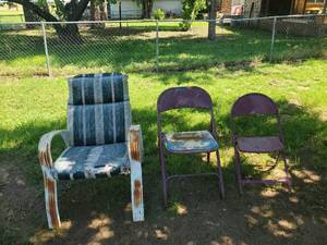 lot 3797 image: 2 folding chairs and a patio chair