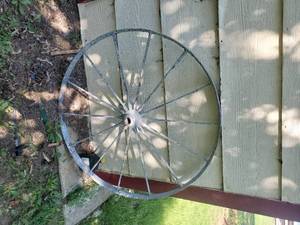 lot 3798 image: Large wagon wheel 35 12 in dia