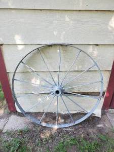 lot 3799 image: Large wagon wheel 35 12 in dia