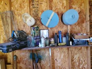 lot 3805 image: Chemicals and tools