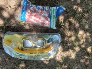 lot 3826 image: Goggles wsnorkel and solid poly rope