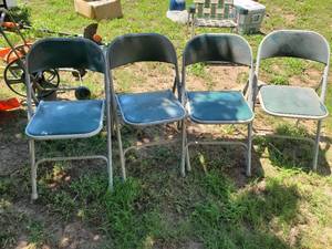 lot 3827 image: Folding chairs