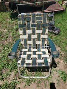 lot 3829 image: Lawn chair