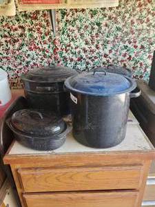 lot 3832 image: Enamelware