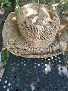 lot 3848 image: Yupong straw hats