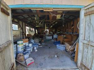 lot 3855 image: All contents of garage besides garage door and buckets in corner