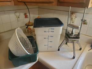lot 3858 image: Restaurant grade slicer-missing blades and measuring container wlid