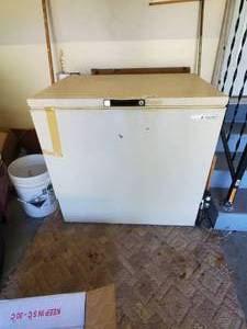 lot 3860 image: Sears Kenmore deep freezer- CONTENTS NOT INCLUDED
