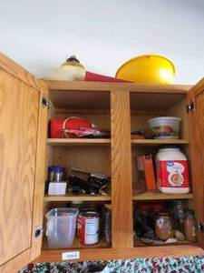 lot 3863 image: All contents of cupboard