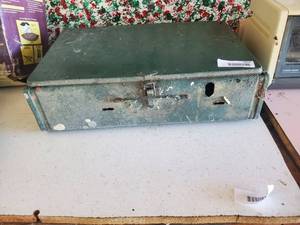 lot 3865 image: Camp stove