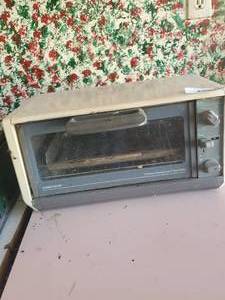 lot 3866 image: Black&Decker toaster oven