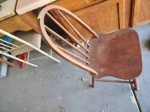lot 3867 image: Wooden chair