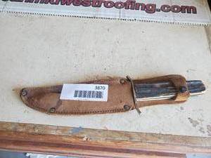lot 3870 image: Pocket knife wcase