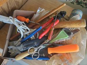 lot 3879 image: Assorted hand tools