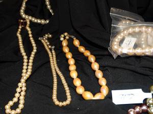 lot 37354 image: Vintage & Modern Pearl Jewelry  Necklaces & Bracelets