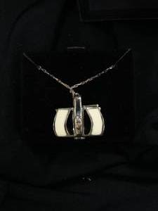 lot 37366 image: Opening Purse Pendant on Chain