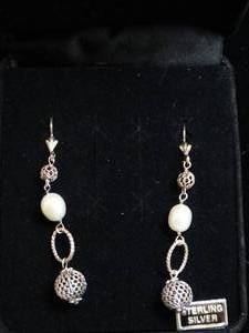 lot 37208 image: Set of Sterling Earrings