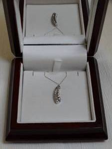 lot 37212 image: Elegant 14 Kt Gold and Diamond Necklace Pendant