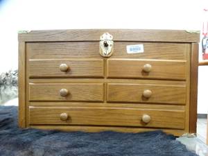 lot 37226 image: 5 Drawer Glass Topped Jewelry Storage