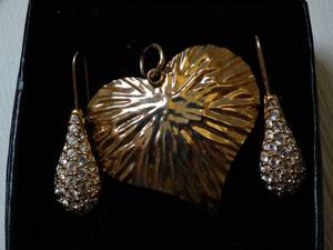 lot 37246 image: Heart Pendant and Pair of Earrings