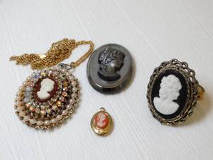 lot 37268 image: Lot of Victorian Cameo Ring  Pendants  Broach