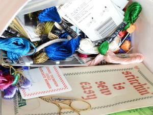 lot 37282 image: Bag of Colorful Thread