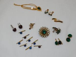 lot 37287 image: Avon Pedant w green Stone and other misc Jewelry