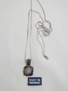 lot 37294 image: Elegant Handmade Pendant  Necklace