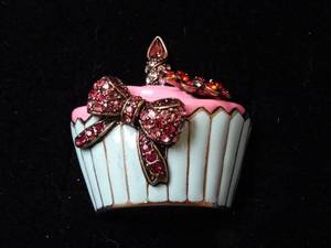 lot 37303 image: Designer Porcelain & Metal Cupcake Pin