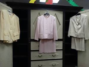 lot 37393 image: Ladies Suits 1618 in Pink, Cream & Yellow - Perfect Summer Wedding Attire - Plus Beaded Necklace & Costume Pearl Bracelet