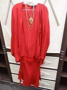 lot 37394 image: Beautiful Plus Size 3-pc Outfit with Coordinating Jewelry