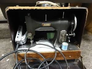 lot 37360 image: Vintage Portable Sewing Machine in Carrying Case