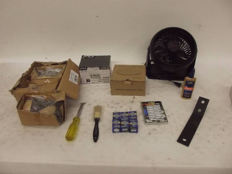 lot 637 image: Lot of Hardware Store Goods