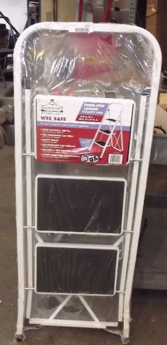 lot 5032 image: NEWWEE Safe Three Step Ladder with Safety Lock