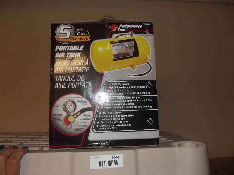 lot 5044 image: Performance Tool 5 Gallon Portable Tank