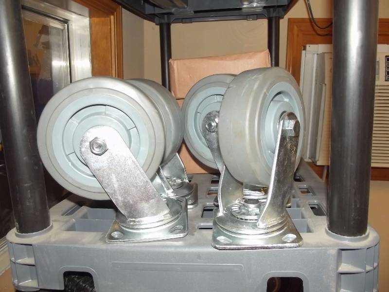 lot 5052 image: Lot of 4 Casters 6 x 2