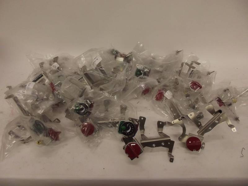 lot 173 image: Lot of Chart Medical Components