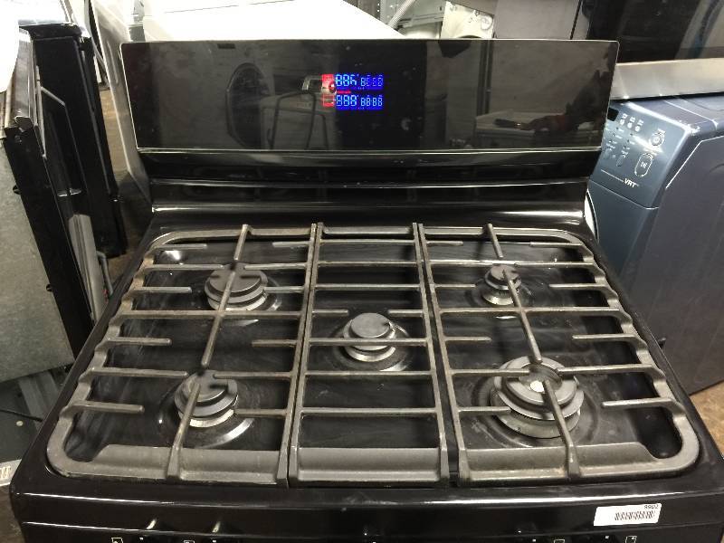 lot 8902 image: Electrolux Ew30gf65 30 inch Gas Freestanding Range with Wave-Touch Con