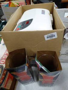 lot 37153 image: Bread-maker & Two hurricane glasses