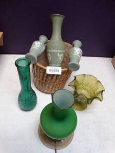 lot 37015 image: Green Wedgwood mini vase set and other Green Hue  Collectable Glass Lot