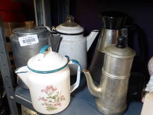 lot 37036 image: Lot of Coffee - Tea Pots