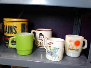 lot 37038 image: Vintage Michelob Can - Collectible Mugs  Bright Green Fire King, McDonalds & two Darling Character Mugs - Super Old Cains Coffee Tin - Plus Several Gun collector  Trader Books