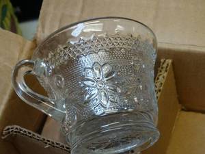 lot 37066 image: Box of 8 aTiara Exclusive Clear Glass Mugs
