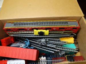 lot 37101 image: HO and N Gauge Train Cars  Track and Misc
