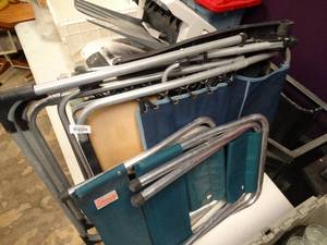 lot 37106 image: 4 Folding Camping Chairs