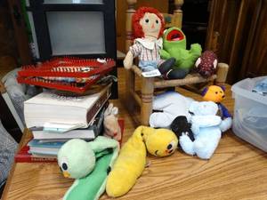 lot 37172 image: Vintage Toys  Books  Large Amber Glass Ashtray