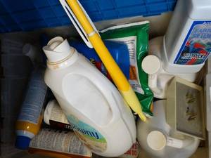 lot 37163 image: Lot of Cleaning Chemicals and Misc