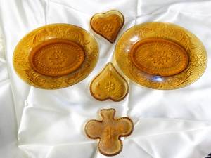 lot 37187 image: Tiara Glass Collection - 5 pieces - Vintage Amber Glass