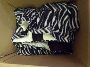 lot 1346 image: Zebra Quilt, Handtied, 52 wide, 86 Long