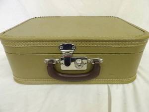 lot 1365 image: Small suitcase and contents